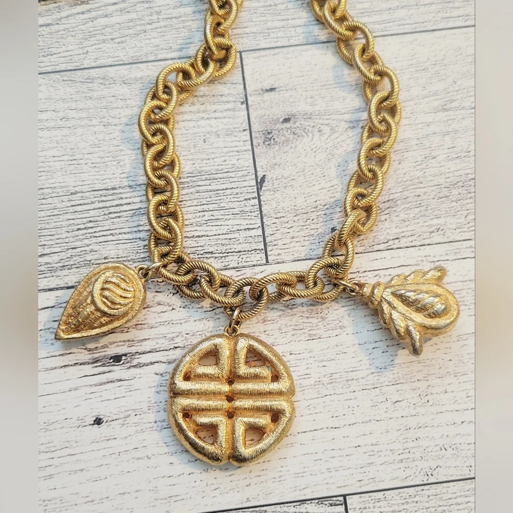 GIVENCHY Signed Chunky Chain Necklace With Toggle Clasp & Charms